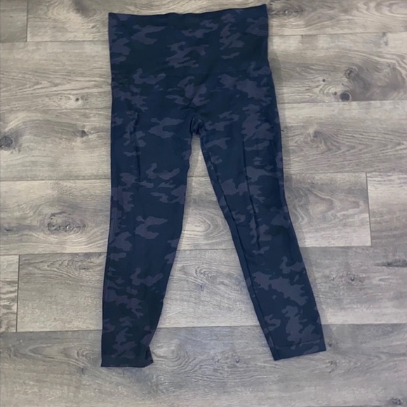 Spanx Leggings- Medium - Picture 2 of 6
